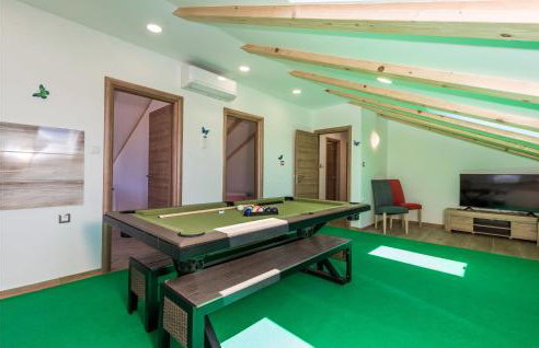 5 Bedroom Amazing Apartment In Viskovo - Photo 4