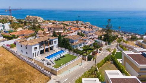 Dream beach-side villa with sea views & close to golf - Photo 3