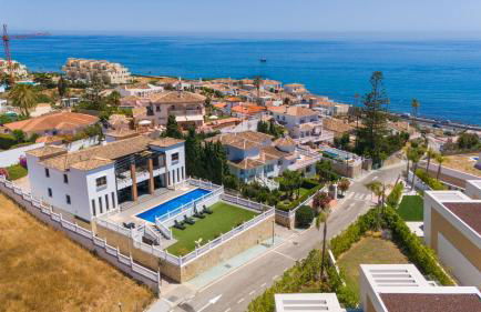 Dream beach-side villa with sea views & close to golf - Photo 3
