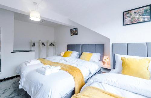 Spacious 5 bedroom house near Leeds City Centre sleeps 12 suits contractors with free parking - Foto 66