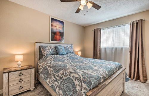 Idyllic Montgomery Condo with Pool and Lake View! - Foto 11