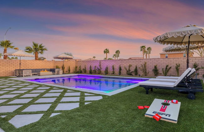 Desert Eden by Avantstay 6BR w/ Ensuite Backyard Oasis w/ Pool & Hot Tub! - Foto 21