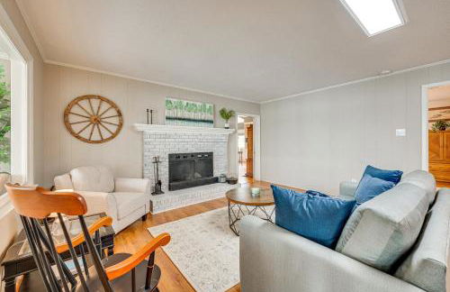 Lakefront Troutman House with Spectacular Sunsets! - Foto 7