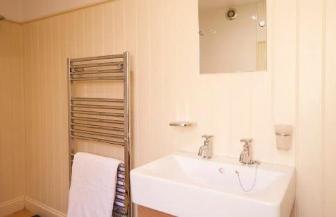 Glasswing Stays Scoresby Cottage - Photo 18