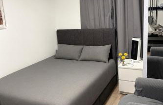 Stylish Modern Gatwick Studio, Free Parking, Free WiFi - Foto 1