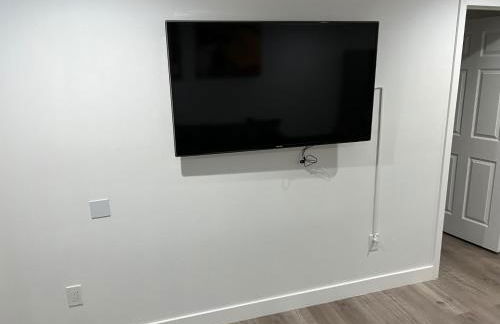 Brand new private one bed one bath home with private parking for 2 - Foto 16