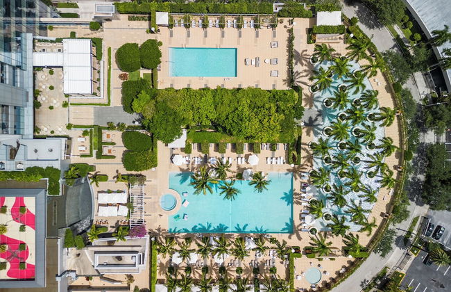 Luxury Condos at Four Seasons - Foto 37