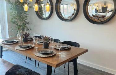 Outstanding 4-Bedroom Town House By Valore Property Services - Foto 2