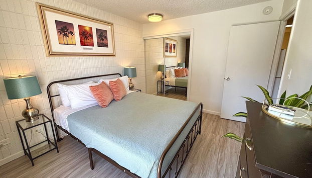 Bright Kalakauan Apartment 1 Bedroom Condo by RedAwning - Foto 5, Habitación