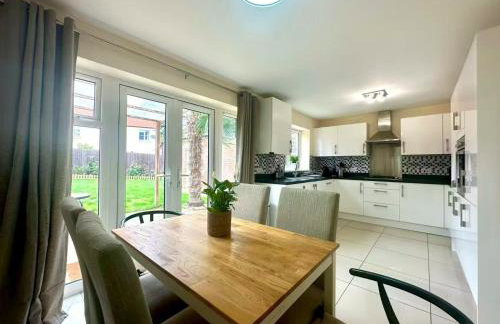 Charming 3 bedroomed House in Bicester sleeps 6 - Foto 1