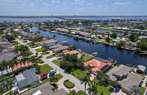 Cape Serenity- Premier Waterfront Villa with Kayaks and Bikes - Foto 46