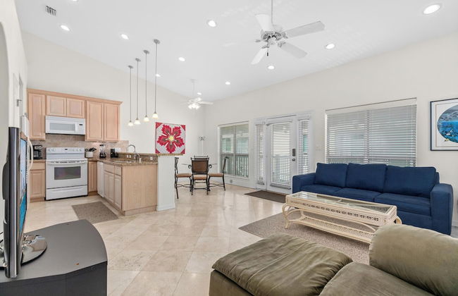 Large Family Condo Close to the Beach With Pool! - Foto 11