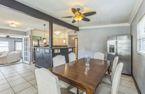 Amazing 'Hot Tub' Home Minutes To Hospitals & Beaches - Photo 21