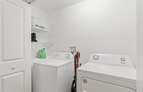 1642 Z5 VILLAGE OF LAKE DENHAM by REMAX Premier - Foto 15