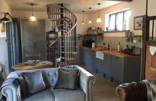 Luxury New Forest Barn, ideal for couples - Photo 13