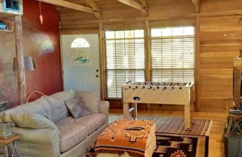 Peaceful Lodge-Style Cabin with Fire Pit near Greers Ferry Lake in Arkansas - Foto 8