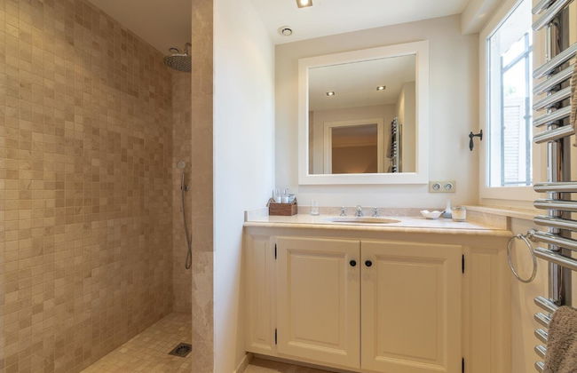 Provencal in a Height Overlooking Greenery - Foto 11