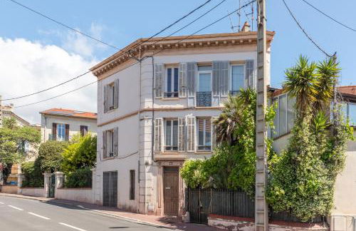 À 1km Plage du Midi et Palais des Festivals - Appartement Centre Cannes avec Cour Extérieur Privée - Photo 8