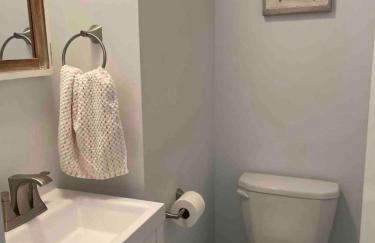 A Regal Retreat- Exclusive Parking, Prime Location - Foto 12