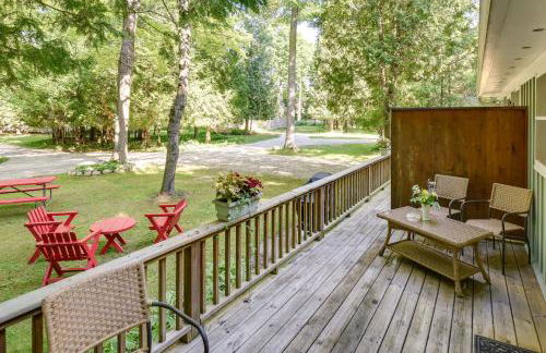 Pine Cottage Duplex with Deck Walk to State Park! - Foto 2