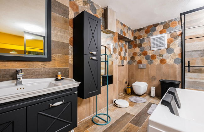 Flat w Jacuzzi and Backyard 6 min to Kadikoy Coast - Foto 13