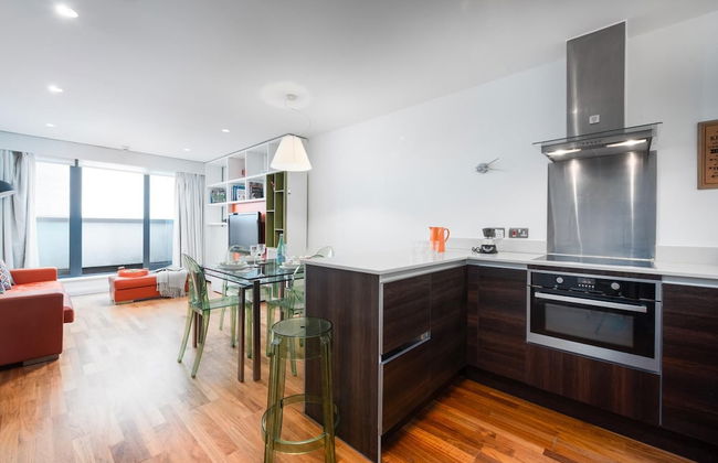 Two Bedroom Flat With Balcony in Central Wimbledon by Underthedoormat - Foto 22