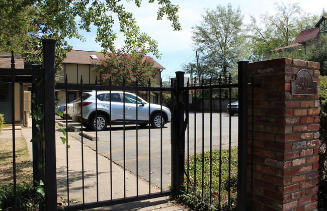 Louisiana Style - Photo 13