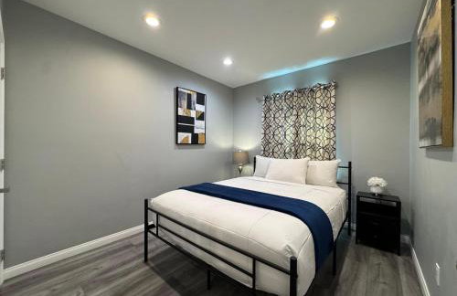 Spacious 3 bedroom unit with backyard and parking just 10 minutes from Rodeo Dr and attractions! - Foto 46