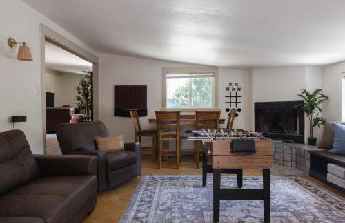 Comfy Home with Game Room & Back Yard - Kid Friendly - Foto 25