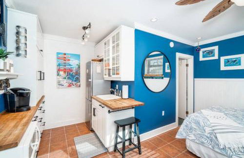 Why Knot Getaway…Rooftop with WaterView! Unit F - Foto 14