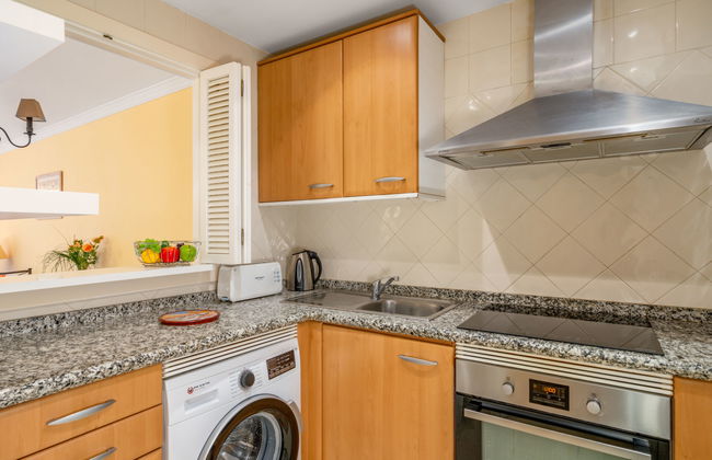 2 bedroom Apartment in Marbella with swimming pool and garden - Photo 5