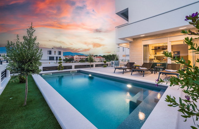 Luxury apartment Sun with private Pool and Jacuzzi - Photo 15