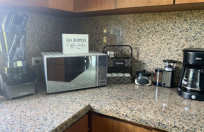 2 Minutes Walk to Beach Huge 3 bdrm Condo with Pool - Photo 31