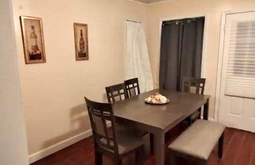 3 Bed 2 Bath House, Quiet & downtown Smart TVs in all rooms, Whole house to yourself - Foto 4