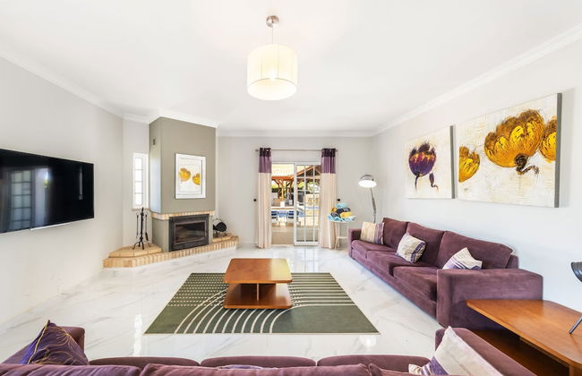 Villa Amendoeira in Olhos de gua - Foto 10