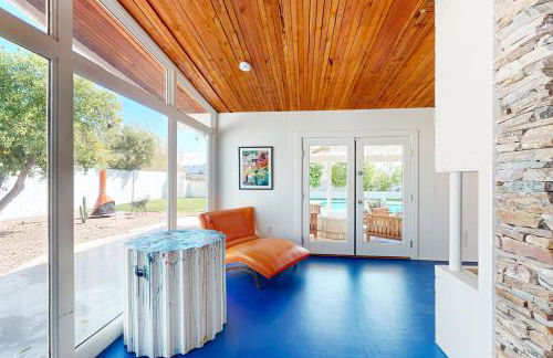 Lounge Poolside Scottsdale Gem with Game Room! - Foto 6