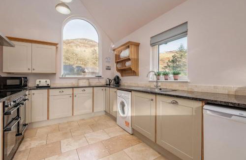 Scenic Oaklodge with wood burner - Photo 14