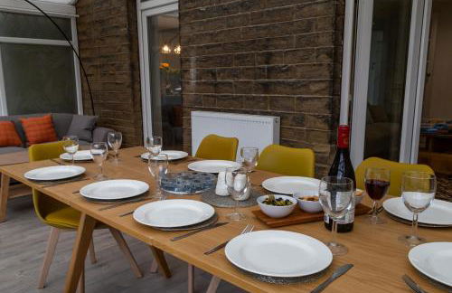 Spacious Cottage with Private Hot Tub - Foto 26