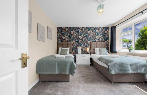 Lovely Greater MCR Family Home by City SuperHost - Photo 8