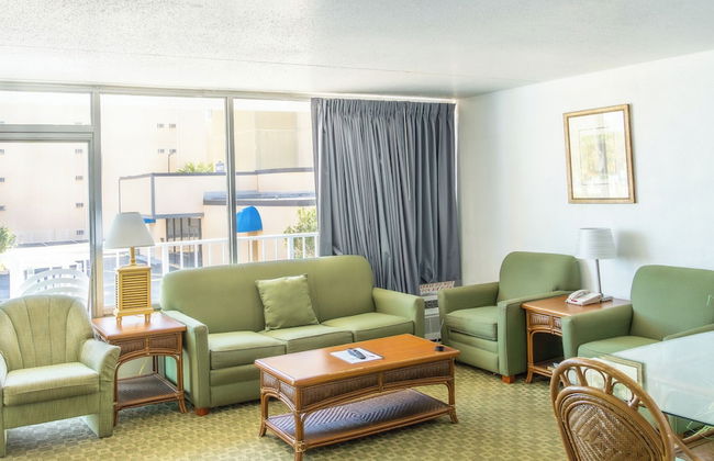 Beach Club at Montego Inn - Photo 41