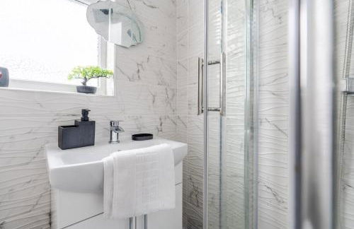 Newly Renovated 4BR House with lots of amenities - Foto 29