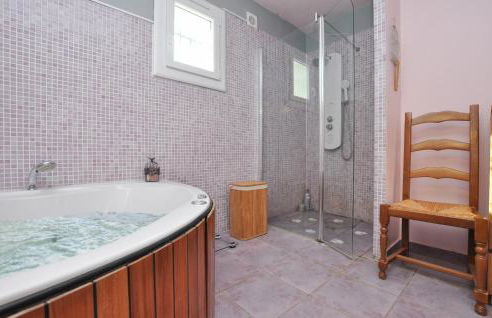 Cozy Home In Besse-Sur-Issole - Foto 26