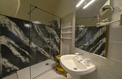 Nick House - Photo 12