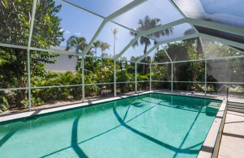 Beautifully Updated, 4 Bedroom Pool Home, 50 Yards to the Beach!! Captiva Escapade - Foto 32