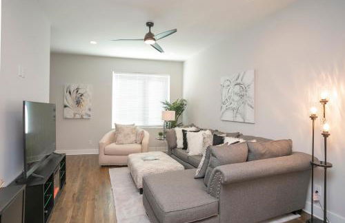 Luxury Townhome Skyline Views Mins To DT - Foto 42