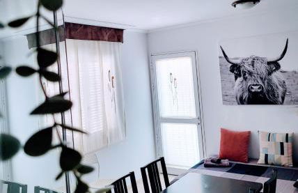 2 bedroom apartment with a pool - Foto 9