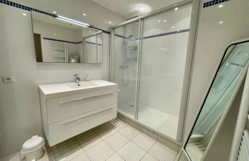 Spacious Bay View La Baule floor 9 Parking - Photo 16