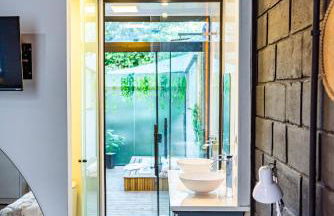 Tiny House com Banheira Privativa, Deck no Jardim com Rede Suspensa sobre o Riacho e Lareira Externa em Meio à Natureza - Photo 15