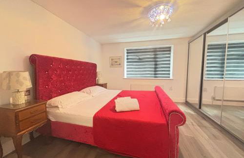 2BR Comfortable Spacious Furnished Property with Parking - Foto 26