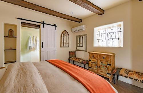 Historic Adobe Casita Downtown Specious 620 Sq Ft, King Bed and Patio - Foto 19